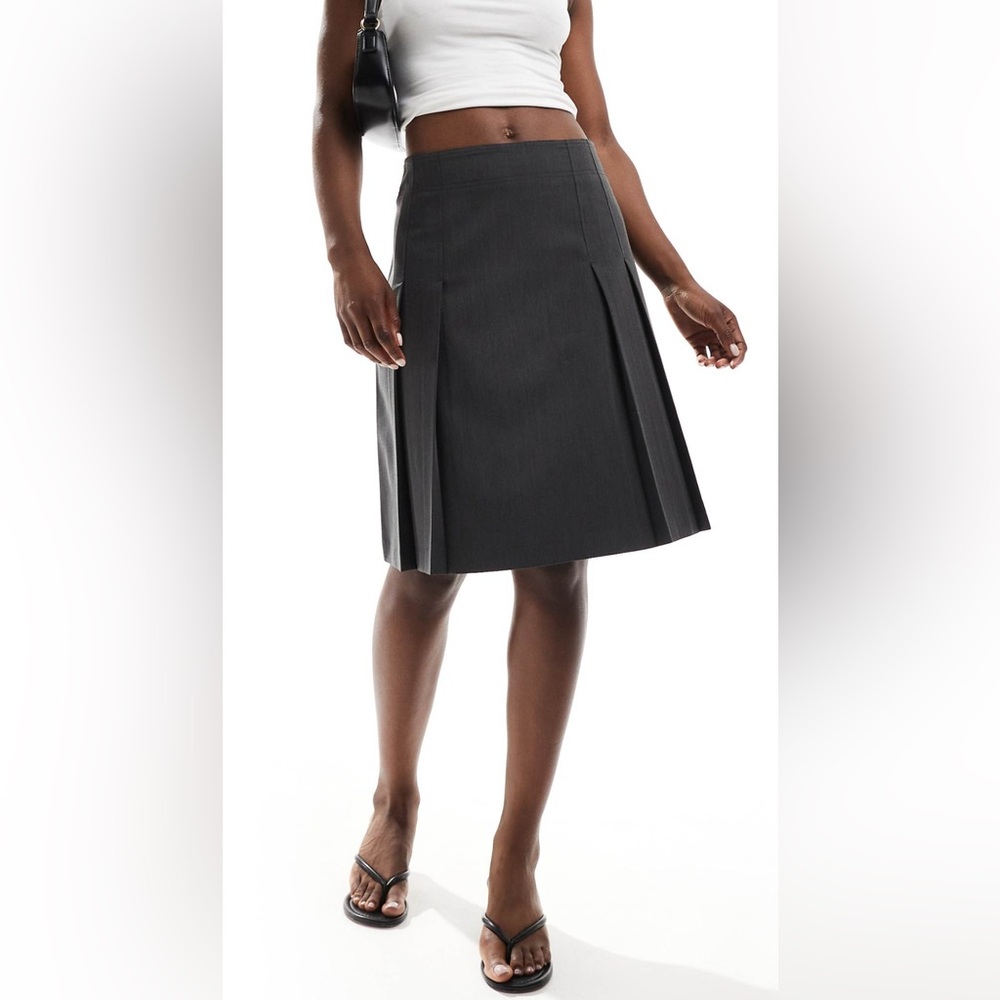 Grey Knee-Length A-Line Skirt with Pleats- BRAND NEW WOT